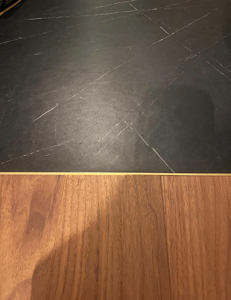 真鍮見切り材のアップ