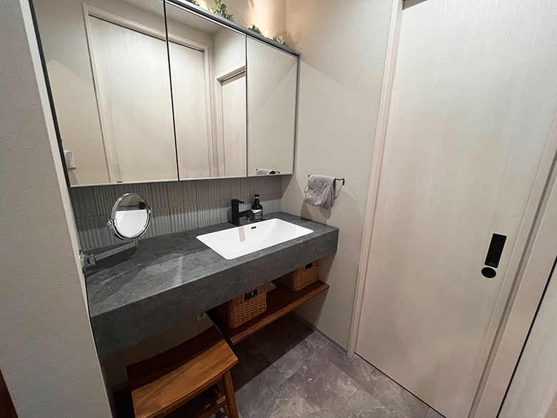 造作風洗面台（機能性、デザイン性）