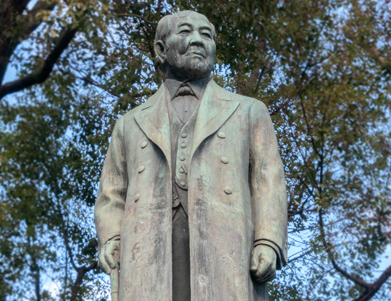 千代田区大手町の常盤橋公園にある渋沢栄一像