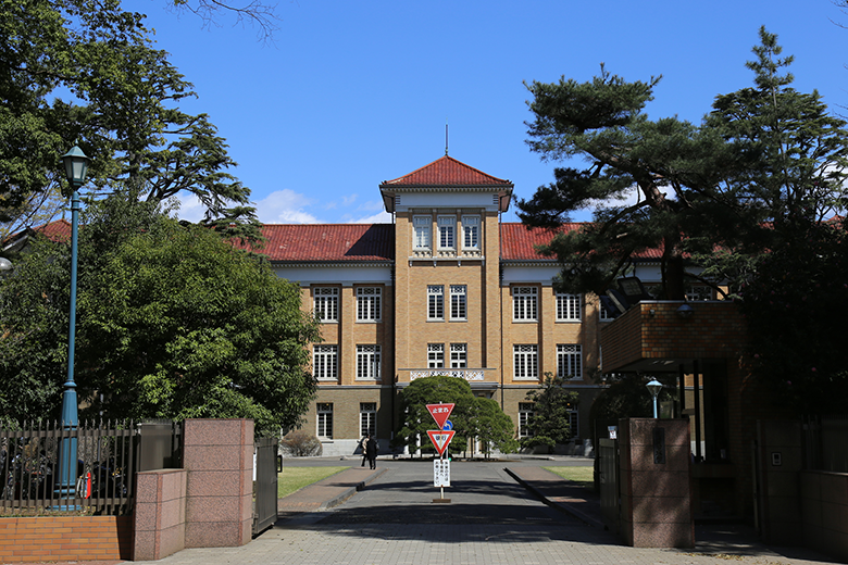 津田塾大学正門